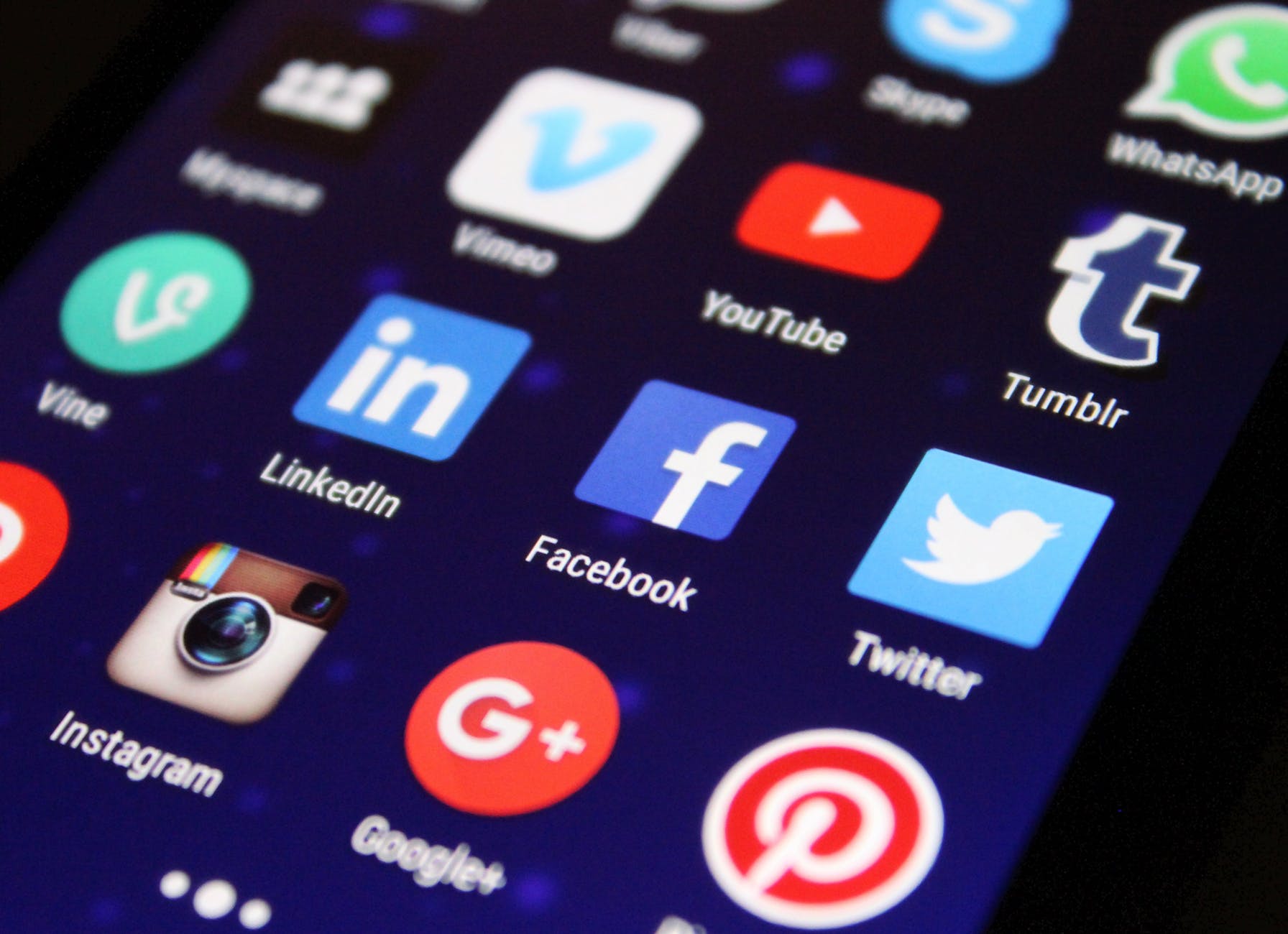 社交平台網站 Social Platform Website 網頁設計, 網站製作, 手機應用程式 iPhone Android Apps 開發, 網上宣傳推廣 facebook instagram online marketing, SEO Google Yahoo 搜尋引擎排名優化提升、 GEO生成式引擎優化
